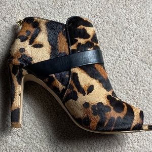 Like new Louis et Cie 11m cow fur shoes. Worn once